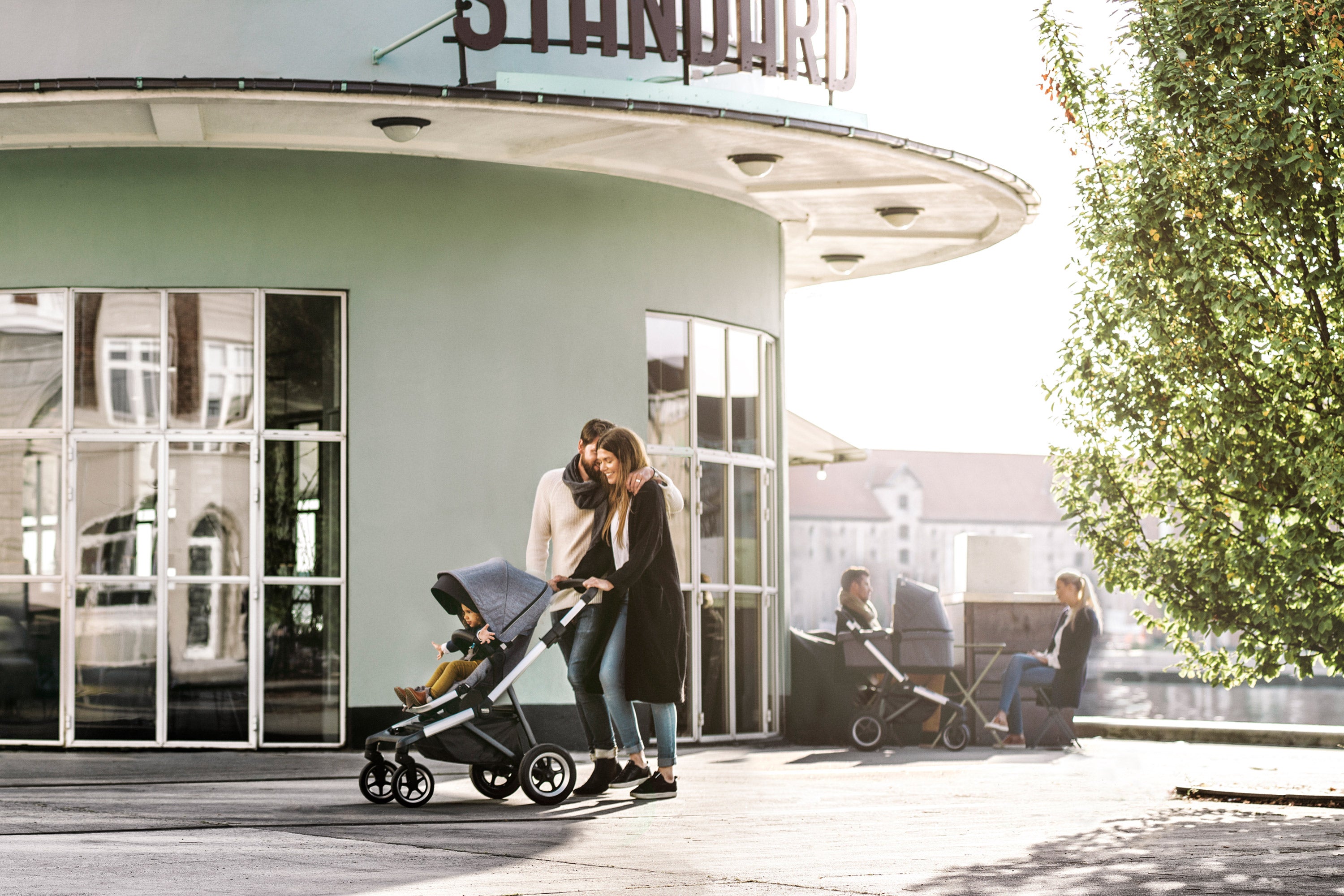 Thule Sleek Black With Bassinette
