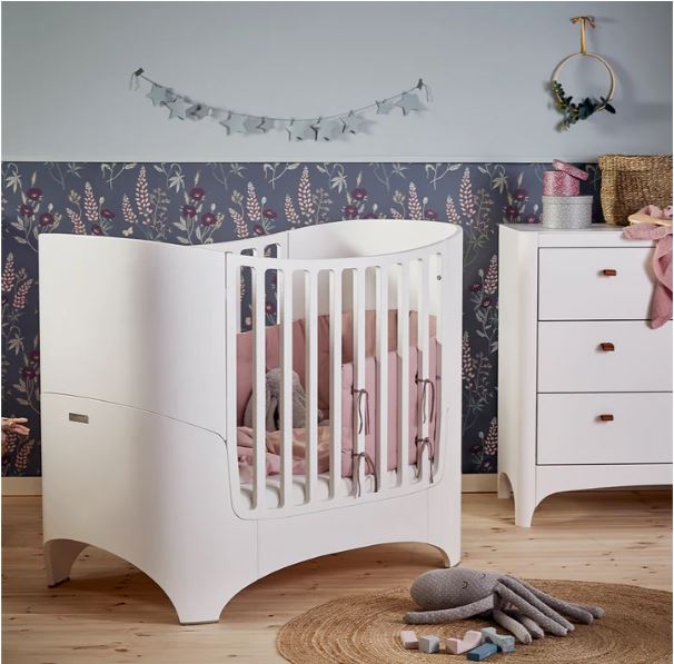 Leander Cot and Dresser Bundle with FREE Leander Matty